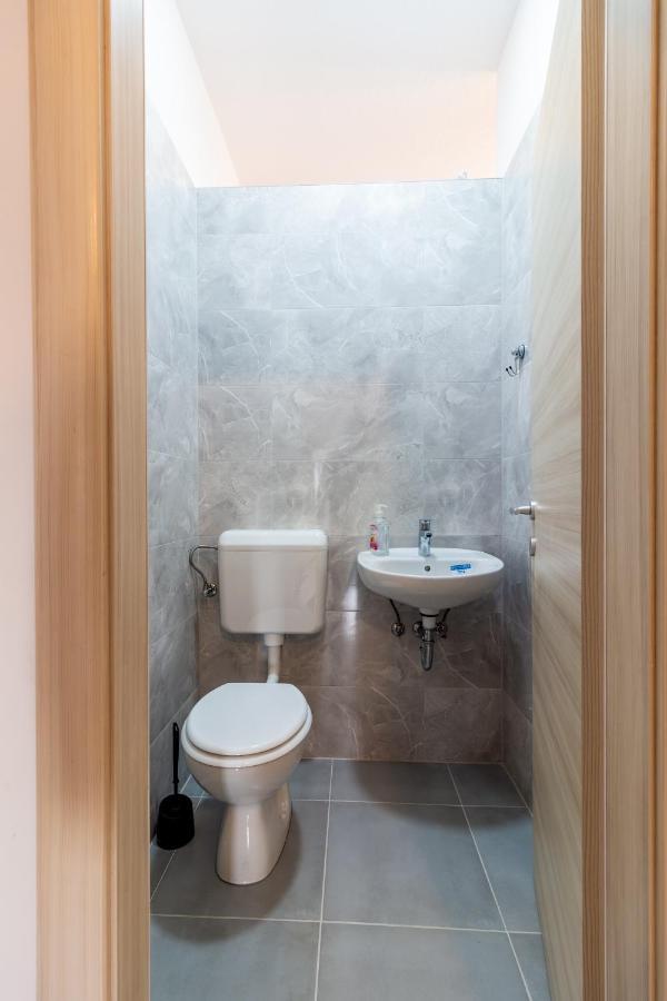 Apartments Mihael Сплит Экстерьер фото