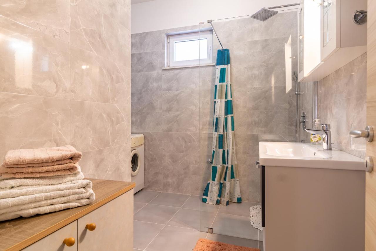Apartments Mihael Сплит Экстерьер фото